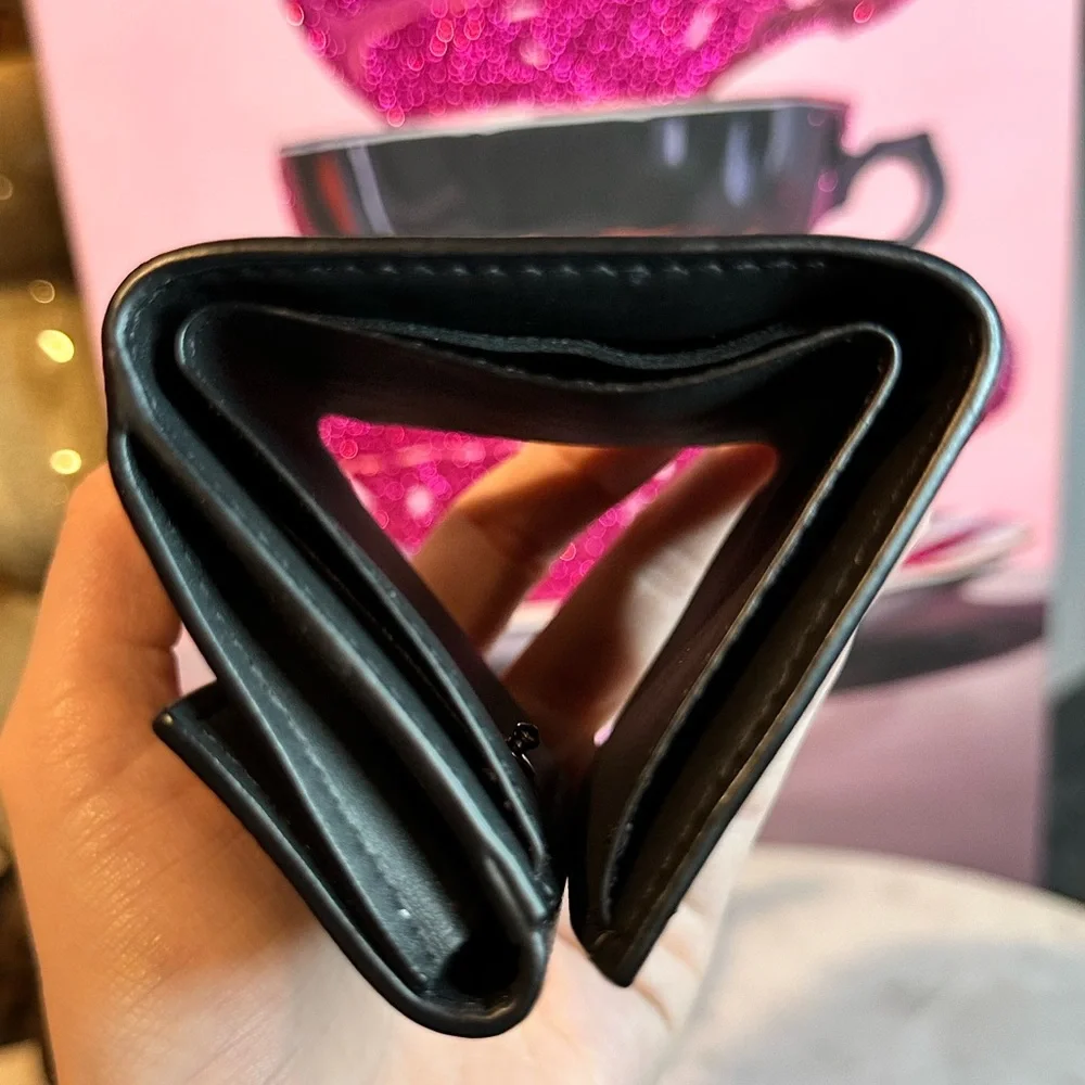 Louis Vuitton Eclipse Discovery Wallet - Picture 9 of 11